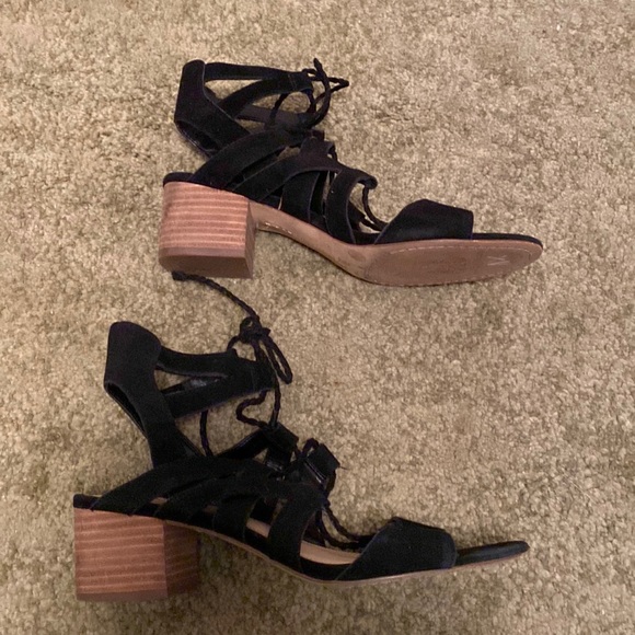 Vince Camuto Shoes - Gently Worn Women’s Size 8M Black Suede Vince Camuto Heeled Lace Sandals